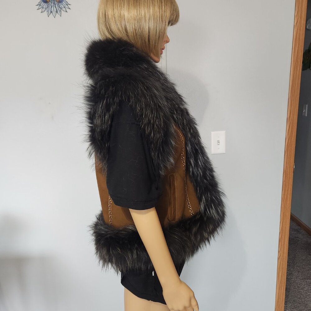 #740 Suede /dyed raccoon fur vest - Picture 4 of 4
